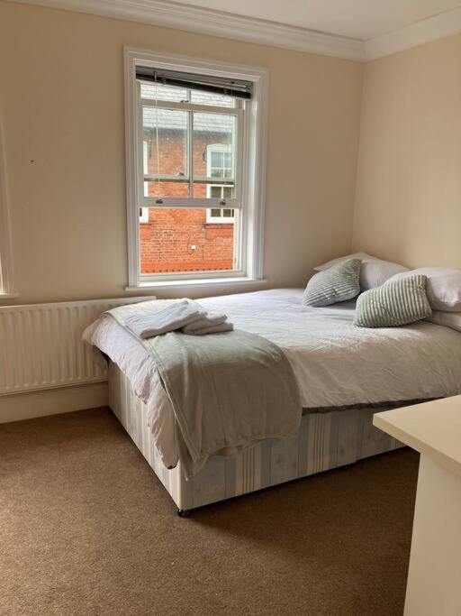 Central Chester Bedrooms Exteriör bild