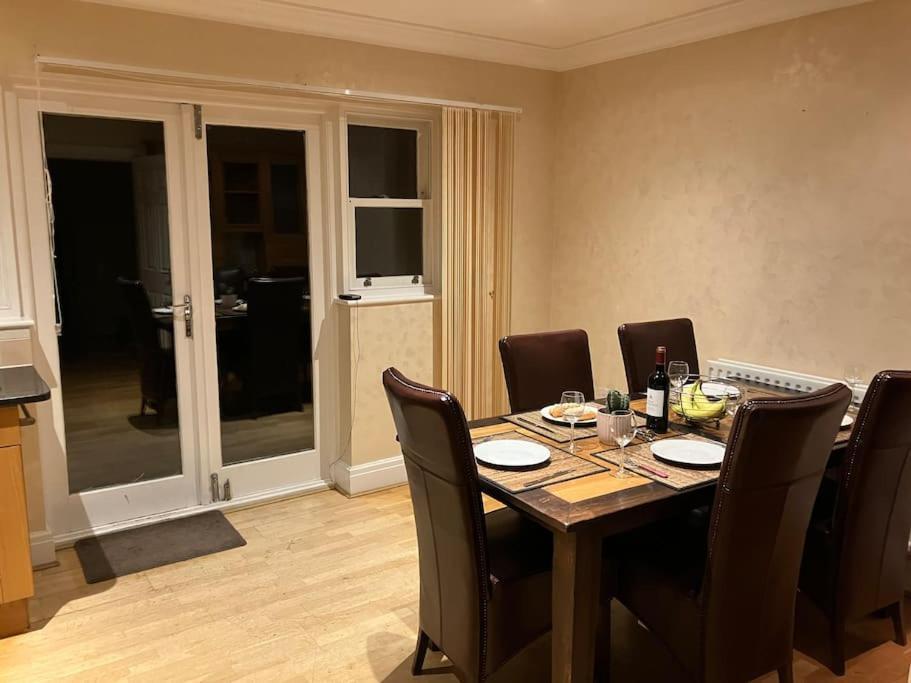 Central Chester Bedrooms Exteriör bild